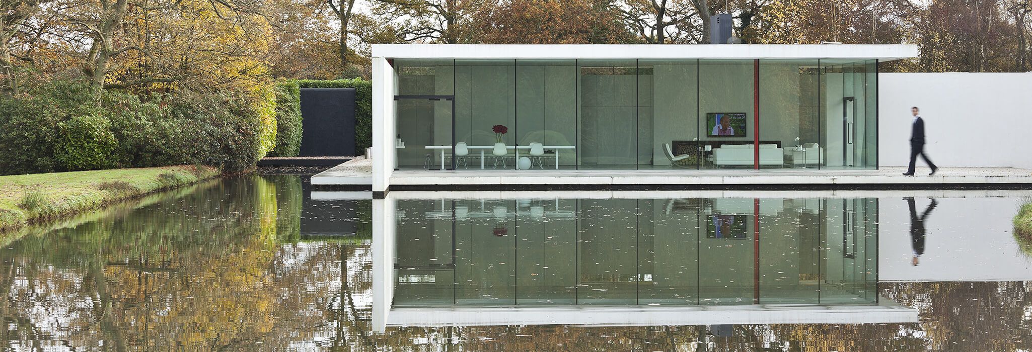 Hero_WM_Specialist_Planning Image of a house and pond