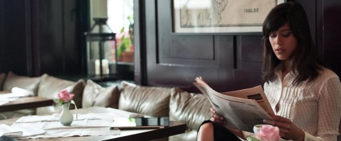 insights-woman-reading