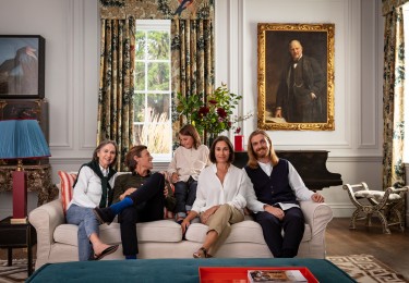 Family_sofa_anders_Coutts_1596.jpg Family_sofa_anders_Coutts_1596.jpg