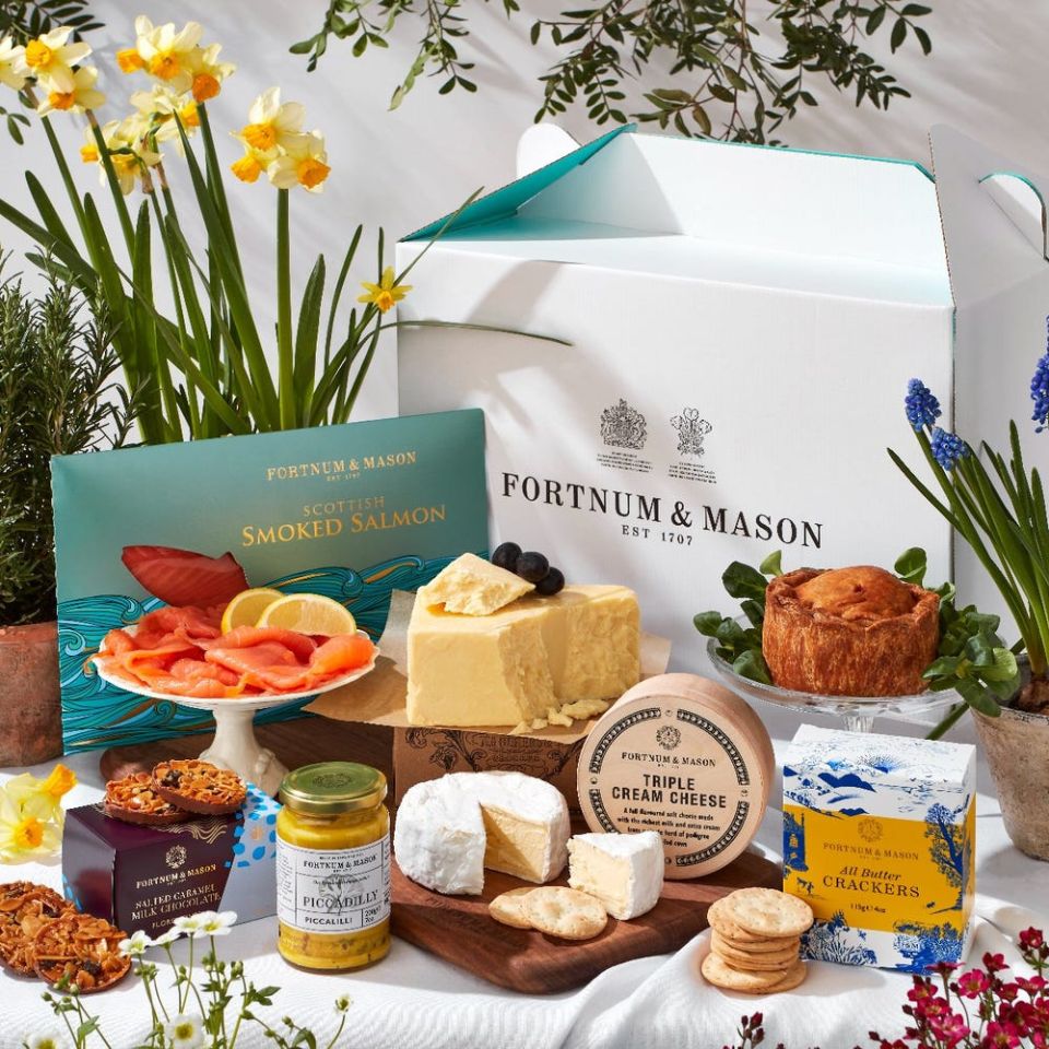 the-fortnums-picnic-provisions-box